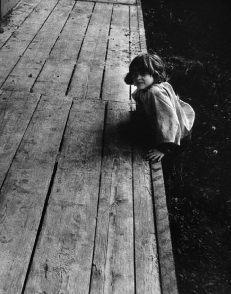 Z CYKLU DOKUMENT DTSKHO ZITKU, TERNBERK
TAKEN FROM THE CHILDHOOD EXPERIENCES CYCLE
2005, fotografie, 28x39 cm / photography
